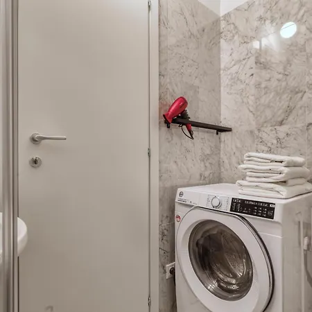 Joivy Chic 3-bed Flat Near Colonne Di San Lorenzo 公寓